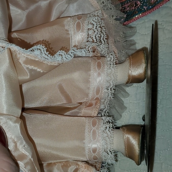 Madame Alexander Martha Randolph #1503 16" Inch Doll with Stand - Picture 5 of 16